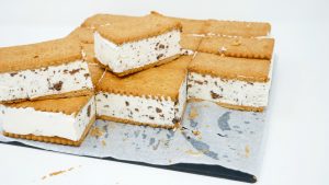El POSTRE mas FÁCIL y RICO si no sabes COCINAR , tarta o pastel HELADO CASERO 🍧😍 Receta # 825